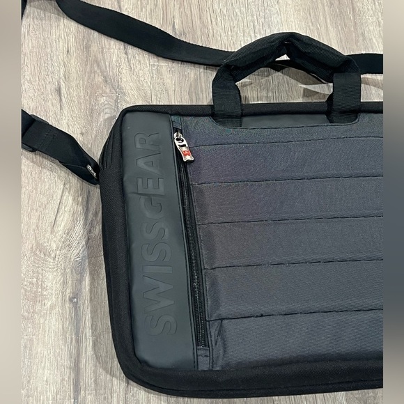 SwissGear Messenger Bag Black Gray Laptop Business Work Bag EUC - Picture 2 of 9